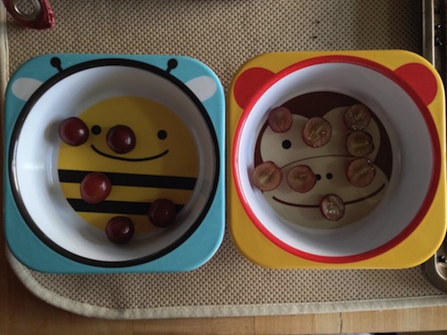 Two bowls—one with five grapes, one with eight half-grapes